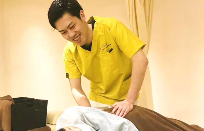 腰椎椎間板ヘルニアに対する施術の様子です(イメージ・効果