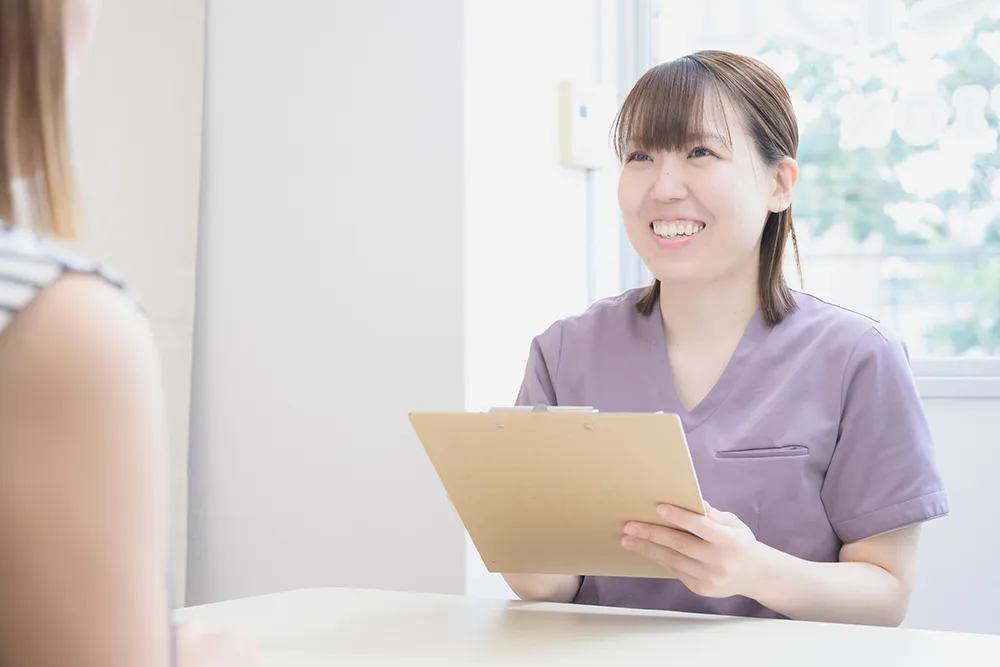 問診でお話を伺う様子